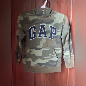 Gap boys medium green camouflage hoodie